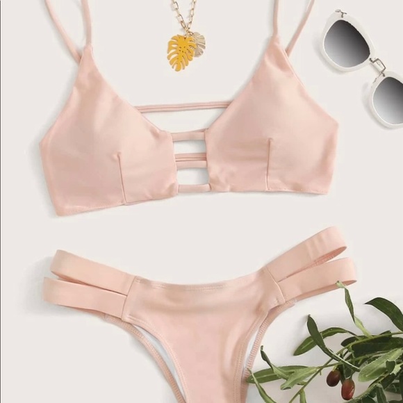 Bikini - Picture 2 of 3